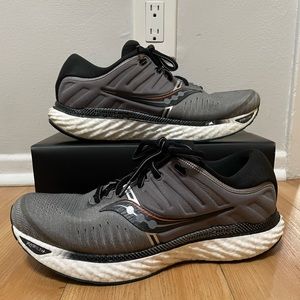 Saucony hurricane 22